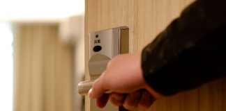 Nikada ne ostavljajte vrata spavaće sobe noću otvorena, zbog jednog veoma ozbiljnog razloga