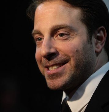 Ova lepotica je žena Gordana Kičića: Podržava ga iz senke skoro 20 godina, bila je uz njega u najtežim trenucima