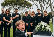 Dvogodišnja beba stalno je pokazivala očev lijes i neutješno plakala. Ono što se zatim dogodilo bilo je jezivo…