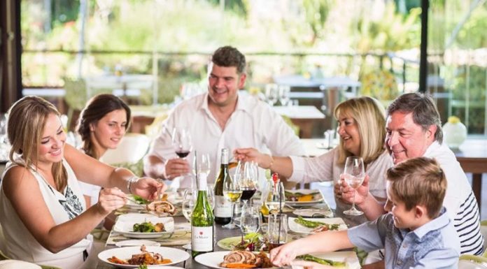 Ovih 7 stvari nemojte raditi kada idete nekome u goste – mnogo je nekulturno i neprimjereno