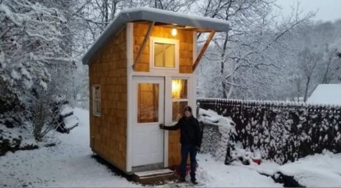 13-ogodišnji dječak je SAM sagradio svoju kućicu! Kada vidite kako izgleda unutra, ODUŠEVIĆETE SE!