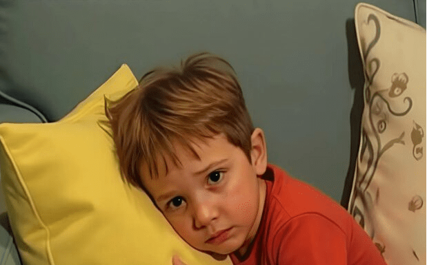 Ostavila sam svog šestogodišnjeg sina kod svekrve na nedelju dana — a onda me je nazvao u suzama.