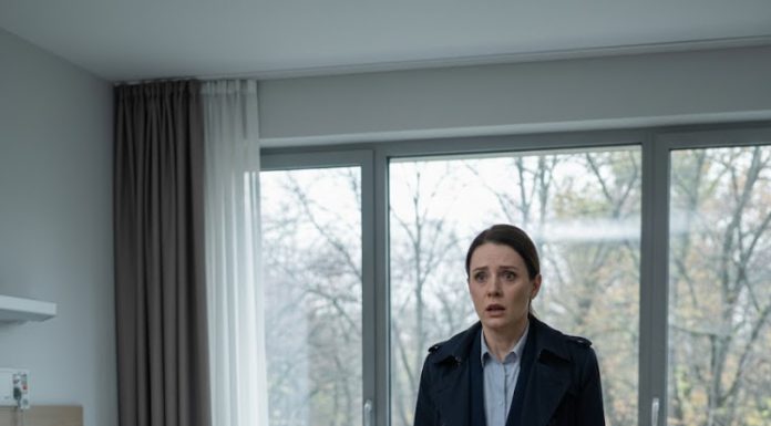 Uvek je govorila “Žurim, mama, sutra ćemo”. Kad je ušla u njenu sobu i zatekla prazan krevet, poželela je da vrati vreme unazad