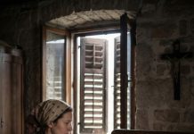 Svekrva je godinama ponižavala snahu jer ne može da rodi, a kad je ostala nepokretna, doživela je najveću lekciju o ljudskosti