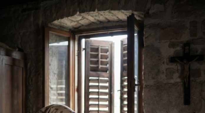 Svekrva je godinama ponižavala snahu jer ne može da rodi, a kad je ostala nepokretna, doživela je najveću lekciju o ljudskosti