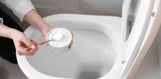 Ubacite kesicu ovog začina u WC-šolju: Preko noći otapa naslage i prljavštinu