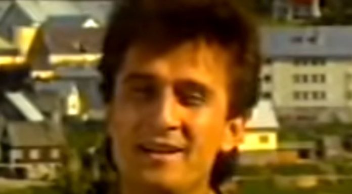 Čuvenog pevača majka je ostavila i preudala se u drugo selo: Odrastao je u Novom Pazaru sa maćehom Hajrušom i ocem Ćazimom