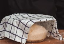 Testo vam ne raste jer kvasac ne radi? Pre nego što ga bacite, isprobajte makar 1 od ovih saveta