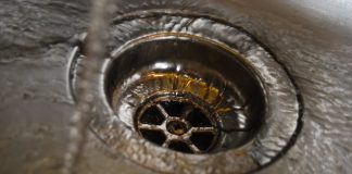 Samo 1 mjerica odštopava sve odvode, a smrad potpuno NESTANE…