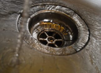 Samo 1 mjerica odštopava sve odvode, a smrad potpuno NESTANE…