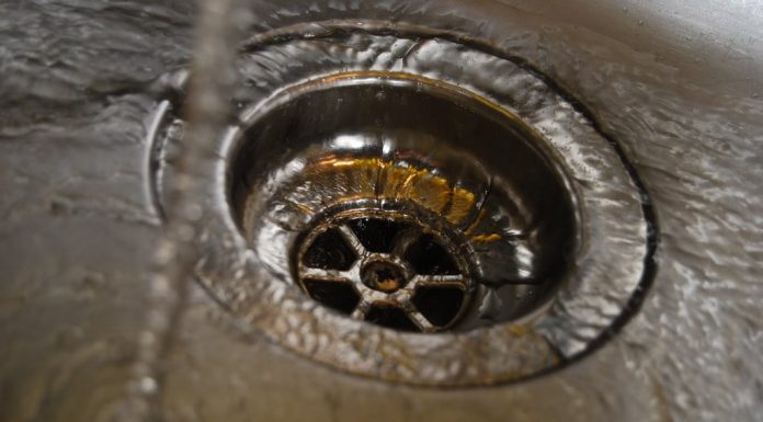 Samo 1 mjerica odštopava sve odvode, a smrad potpuno NESTANE…