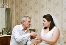 Bekstvo u venčanici: koju istinu o porodici svog muža je saznala mlada, primivši novac i naređenje da nestane.