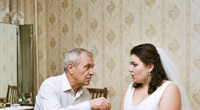 Bekstvo u venčanici: koju istinu o porodici svog muža je saznala mlada, primivši novac i naređenje da nestane.