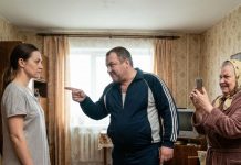 „Blokirao sam sve tvoje kartice! Sada ćeš svaki dinar morati da tražiš od mene!“ — sa trijumfom je rekao muž. „Hoćeš da jedeš — moraćeš da pitaš! Trebaće ti ulošci — moraćeš da pitaš,“ smejala se svekrva. Ali zaboravio je jedan VAŽAN detalj… I ono što sam uradila, zapamtiće za ceo život!“ 😲😲😲