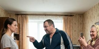 „Blokirao sam sve tvoje kartice! Sada ćeš svaki dinar morati da tražiš od mene!“ — sa trijumfom je rekao muž. „Hoćeš da jedeš — moraćeš da pitaš! Trebaće ti ulošci — moraćeš da pitaš,“ smejala se svekrva. Ali zaboravio je jedan VAŽAN detalj… I ono što sam uradila, zapamtiće za ceo život!“ 😲😲😲