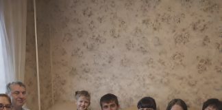 Moj muž je odlučio proslaviti svoj rođendan kod nas kući i pozvao sve svoje rodbine: svekrva i šogorica su me cijelu večer kritikovale i moju hranu, ali u jednom trenutku moje strpljenje je jednostavno puklo 😢🤔