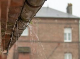 Ako vidite ovo na oluku, voda vam možda već ulazi u kuću: Ovo je signali koji traži brzu akciju