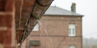 Ako vidite ovo na oluku, voda vam možda već ulazi u kuću: Ovo je signali koji traži brzu akciju