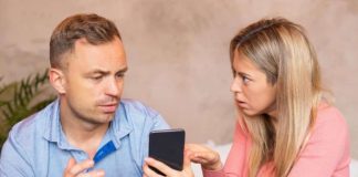 Muškarci koji varaju imaju jednu zajedničku naviku – a većina žena je ne primjećuje