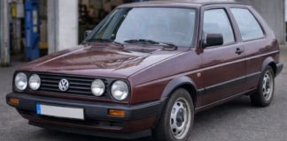 Sa golfom došao kod automehaničara, ali se nisu nadali šta će zateći ispod: Kad su ga podigli, ostali u neverici od prizora