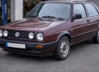 Sa golfom došao kod automehaničara, ali se nisu nadali šta će zateći ispod: Kad su ga podigli, ostali u neverici od prizora