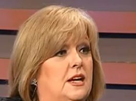 Otpevala je reči ljubavnice i otkrila aferu čuvenog političara: Dok je Jugoslavija brujala o šok prevari, nju su naterali da strašno ispašta