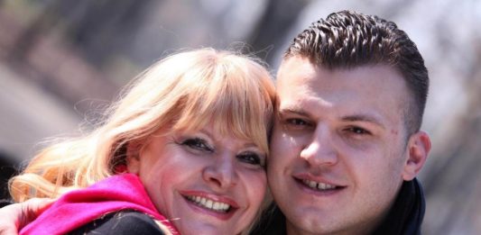 Sin Hanke Paldum već 10 godina puni stranice crne hronike: Drogiran pregazio 3 žene, devojka ga optužila za silovanje, a majka ga ovim rečima branila