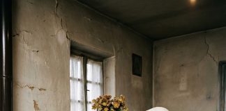 Bivši đak se vratio nakon 30 godina i rasplakao siromašnu učiteljicu svojim gestom