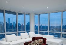 Snaja je renovirala kuću i bacila svu starudiju na deponiju a kada je svekrva nestala našli su je na smetlištu kako sedi u svojoj fotelji