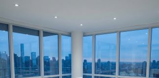 Snaja je renovirala kuću i bacila svu starudiju na deponiju a kada je svekrva nestala našli su je na smetlištu kako sedi u svojoj fotelji