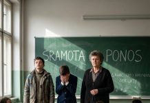 Bogati dečaci su ga ismevali da smrdi na dim i prljavštinu, a onda je učiteljica na tabli otkrila tajnu zbog koje su briznuli u plač