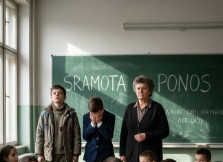 Bogati dečaci su ga ismevali da smrdi na dim i prljavštinu, a onda je učiteljica na tabli otkrila tajnu zbog koje su briznuli u plač