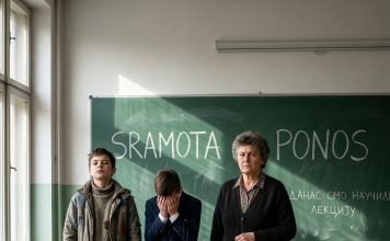 Bogati dečaci su ga ismevali da smrdi na dim i prljavštinu, a onda je učiteljica na tabli otkrila tajnu zbog koje su briznuli u plač