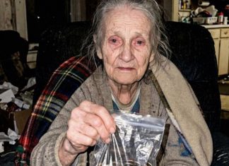 Starija žena, vrećica sitniša i odluka koja mijenja sve: Priča koja otvara oči