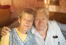 6 situacija koje navode odraslu decu da zauvek prestanu da komuniciraju sa starim roditeljima: Posle ovog vam neće ni prag preći