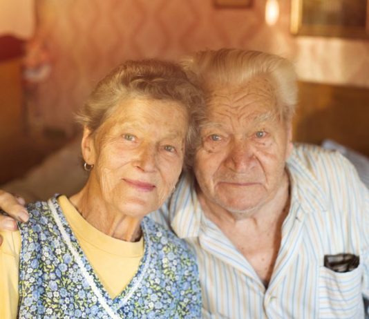 6 situacija koje navode odraslu decu da zauvek prestanu da komuniciraju sa starim roditeljima: Posle ovog vam neće ni prag preći