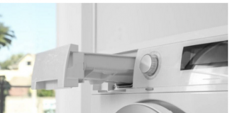 Mnogi ne znaju da postoji skriveno dugme na veš mašini za čišćenje fioke: Nakon ovog vam više neće zaudarati veš nakon pranja