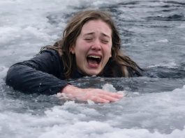 Muž i njegovi rođaci su me namerno gurnuli u ledeno jezero, misleći da je to „smešna šala“, iako sam ih nekoliko puta molila da to ne rade.