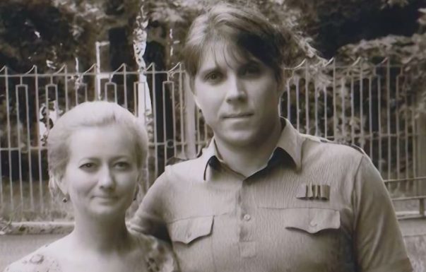 Marina i Igor 1971. dobijaju dete tamne puti, ubeđen da ga je prevarila, odmah je napustio: Niz čudnih i jezivih događaja doveo ga do zapanjujuće istine