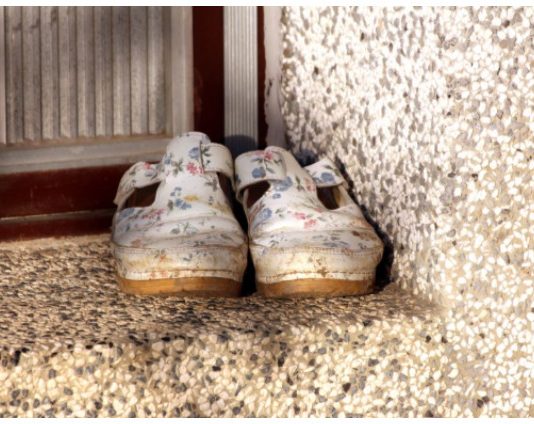 Nema gore nesreće nego ako pred vratima imate ovo: Veruje se da donosi bedu i siromaštvo u kuću