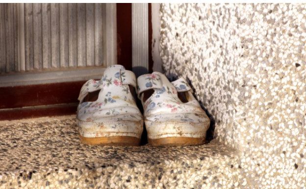 Nema gore nesreće nego ako pred vratima imate ovo: Veruje se da donosi bedu i siromaštvo u kuću