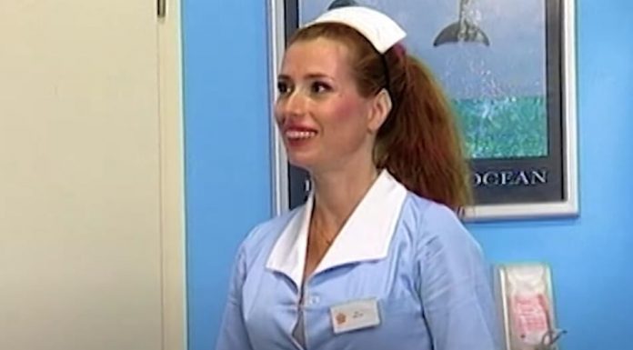 Svi su ludeli za zgodnom sestrom iz “Naše male klinike”, a ona ljubila ovog pevača: U 6. deceniji po izgledu niko ne može da joj priđe