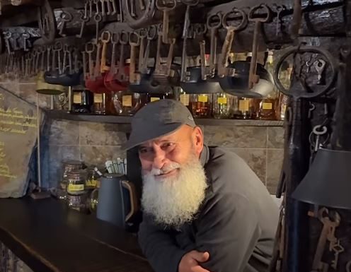 U ovom selu živi samo jedan čovek, a način na koji preživljava je fascinantan: Evo zašto su ga svi napustili