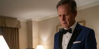 Čekao sam četrdeset i četiri godine da oženim djevojku koju sam volio još od srednje škole, vjerujući da će naša bračna noć biti početak zauvijek. Ali kada me pogledala drhtavim očima i šapnula: „Postoji nešto što ti nikad nisam rekla“, moj svijet se raspao.