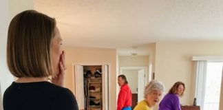 Nakon sahrane mog muža, vratila sam se kući, a crna haljina još mi se lepila za kožu. Otvorila sam vrata… i zatekla svekrvu i još osam članova porodice kako pakuju kofere, kao da su u hotelu.