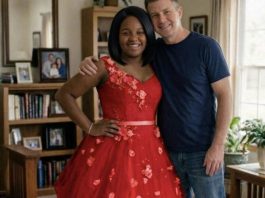 Moj otac mi je sašio haljinu za maturalnu večer od vjenčanice moje pokojne majke — moja učiteljica se smijala sve dok nije ušao policajac