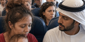 Tokom dugog leta, dete je neprestano plakalo, uznemiravajući sve putnike, dok je nesrećna majka pokušavala uzalud da ga umiri; jedan uticajni šeik, sa nezadovoljnim izrazom lica, dugo je posmatrao njih, a onda je iznenada uradio ovo… 😳😱