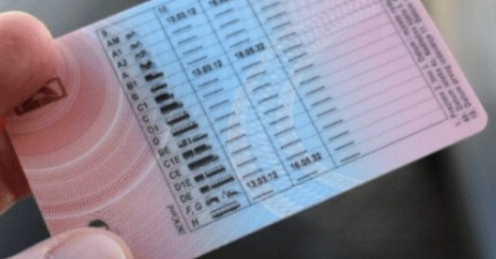 STlGLA 0DLUKA 0 V0ZAČKlM D0ZV0LAMA , UKOLIKO VAM 0V0 PIŠE NA VOZAČKOJ, MORATE POD HITN0 U MUP! A ukoliko imate 0V0LIK0 godina, završili ste svoje..