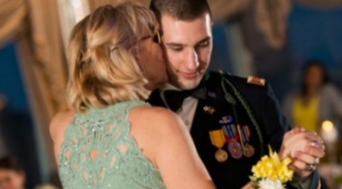 Žena mu rekla da svoju majku izbaci sa svadbe: Uzeo je mikrofon i pitao “da li neko žeIi kupiti moju majku, moja žena je ne voli”, a onda uradio 0vo..