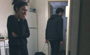 Muž je ubacio moj pozitivan test za trudnoću u čašu vode i rekao: “Neka se namoči, kao i tvoja laž. Ja sam napravio vazektomiju.”